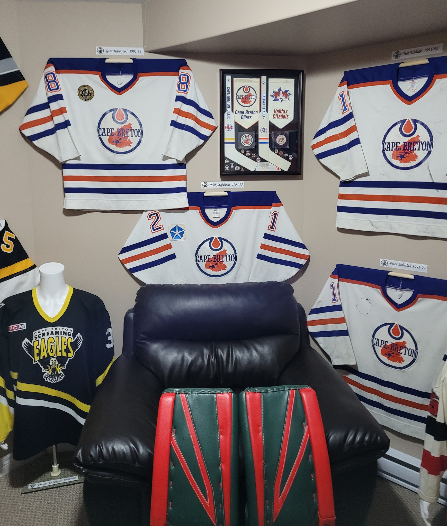 A Tour of the Halifax “Hubley Hockey Hall of Fame!” Hot Country 103.5